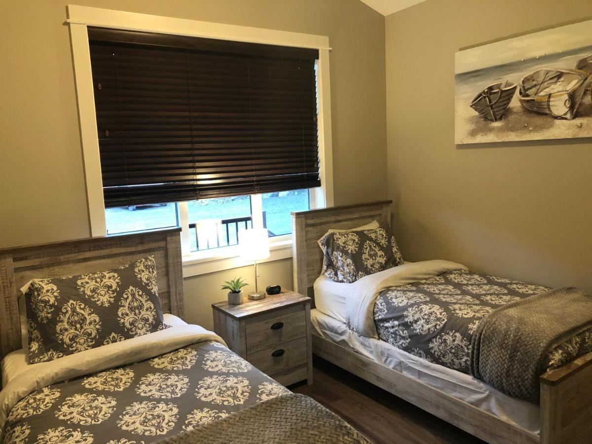 Sandy Feet Retreat Port Renfrew- Oceanfront 2Br Modern Cottage Exterior foto